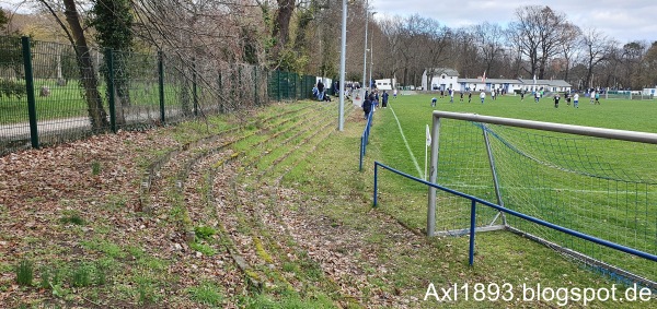 Paul-Zobel-Sportplatz - Berlin-Schönholz