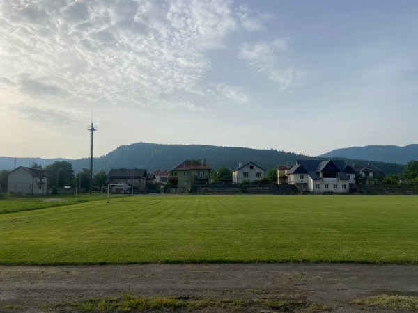 Stadion Yunist' - Skole