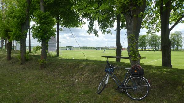 Boisko w Lubiechni Wielkiej obok - Lubiechnia Wielka