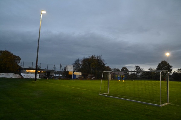 Sportplatz an der Autobahn - Braunschweig-Dibbesdorf
