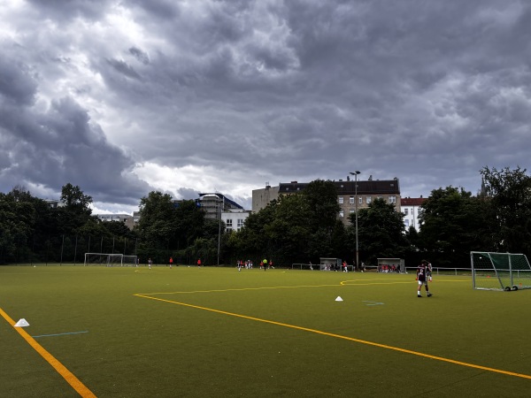 Sportplatz am Fichtebunker - Berlin-Kreuzberg