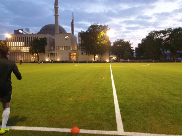 Prälat-Wolker-Anlage / Bezirkssportanlage Mitte Platz 3 - Köln-Ehrenfeld