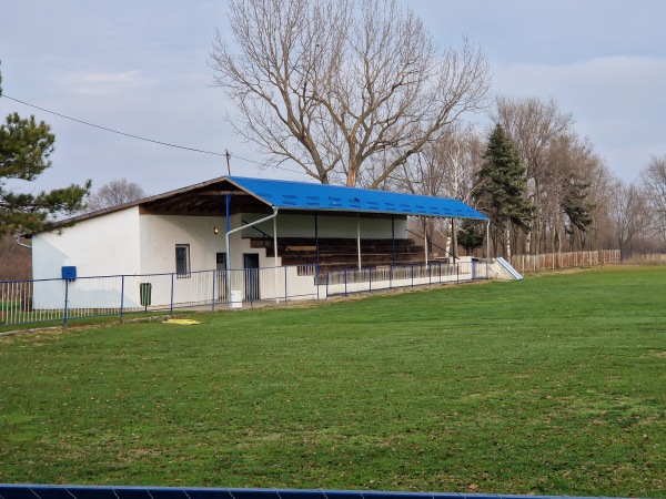Stadion FK Omladinac - Ravni Topolovac