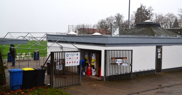 Sportplatz am Schloß Hansenberg - Geisenheim-Johannisberg-Schloßheide