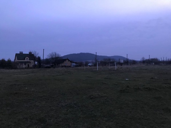 Futbolne pole imeni Drozdovskoho - Bilyi Kamin