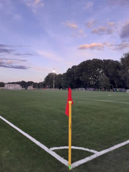 Stadion Bemowski Ośrodek Piłki Nożnej obok - Warszawa