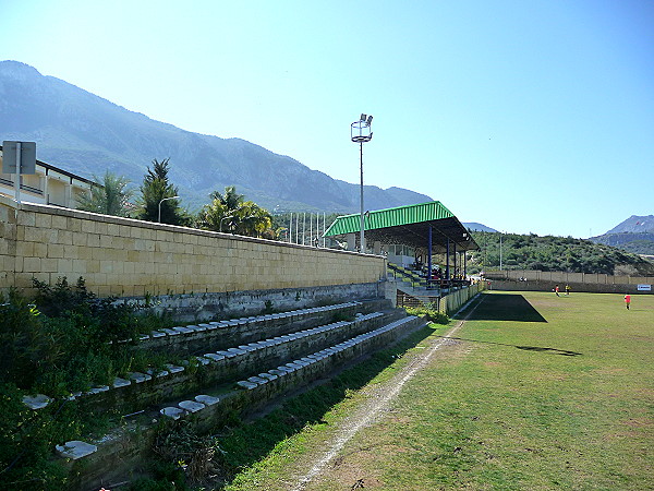 Beylerbeyi Dr. Ali Özsoy Stadı - Girne (Kyrenia)