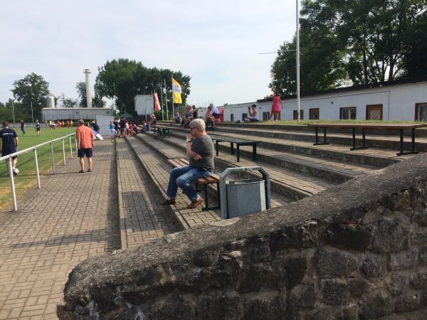 Stadion der Einheit - Edgar-Stein-Spielfeld - Staßfurt