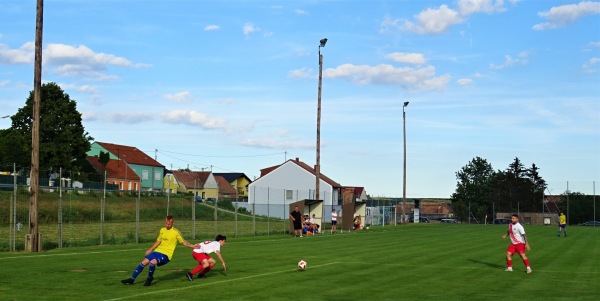 Sportplatz Schrattenberg - Schrattenberg