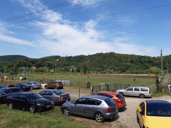 Stadion Gminy Gródek nad Dunajcem w Rożnowie - Rożnów