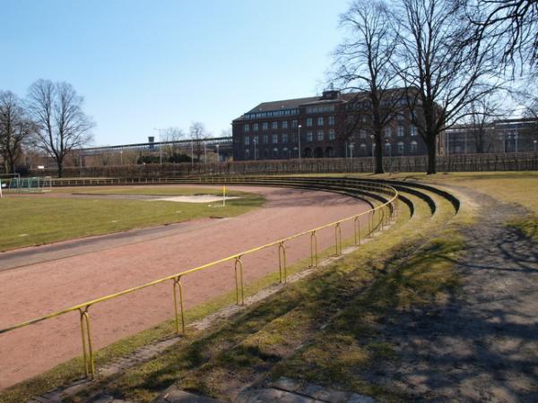 Edelstahlkampfbahn der Bezirkssportanlage Stahldorf - Krefeld-Stahldorf