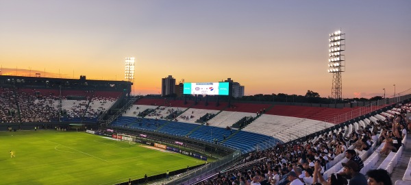 Estadio ueno Defensores del Chaco - Asunción