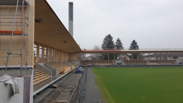 Umbau der drei Tribünen