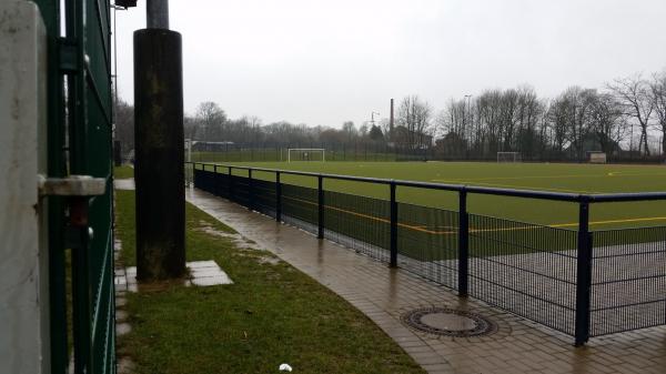 Sportplatz Bornbacher Weg - Remscheid-Bergisch Born