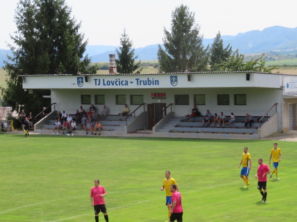 Futbalové ihrisko Lovčica-Trubín - Lovčica-Trubín