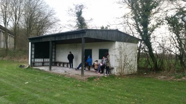 Sportplatz an der Schule - Tolk
