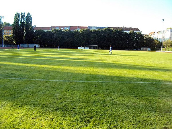 Friedrich-Ludwig-Jahn-Sportpark Kleines Stadion - Berlin-Prenzlauer Berg