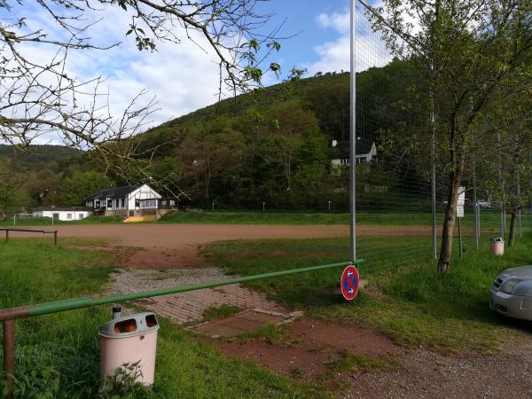 TV-Sportplatz im Gimmeldinger Tal - Neusatdt/Weinstraße-Gimmeldingen