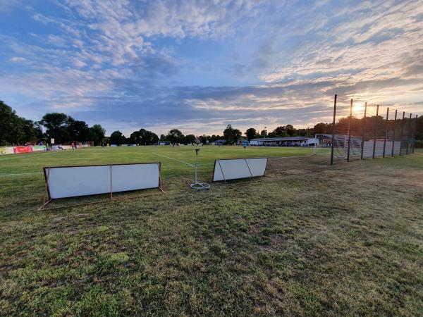 Geschwister-Scholl-Sportplatz - Gartz/Oder