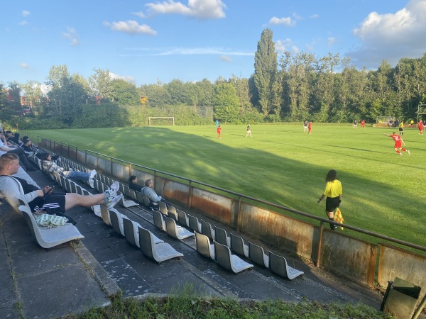 Stadion an der Landesgrenze - Hamburg-Wilhelmsburg
