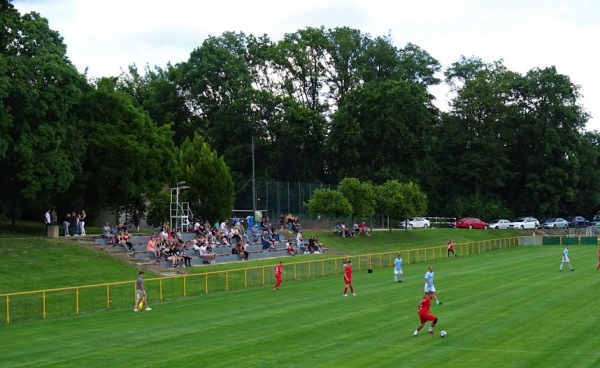 Fotbalove hřiště Hrušovany nad Jevišovkou - TJ Cukrovar Hrušovany nad Jevišovkou