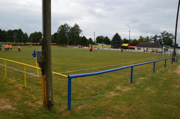 Sportplatz Am Schloßpark - Ausleben-Ottleben