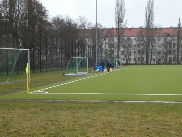 Friedrich-Ebert-Stadion Nebenplatz 2 - Berlin-Tempelhof