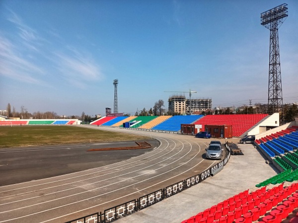 Ahmatbek Suyumbayev atyndagy Stadion - Oş (Osh)