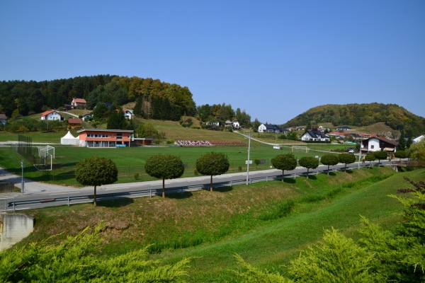 Igrišče Pod gradom - Grad