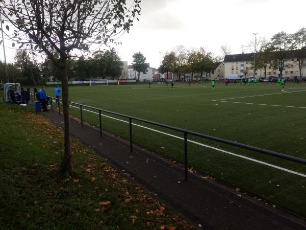 Sportplatz Roßbachstraße - Düsseldorf-Eller