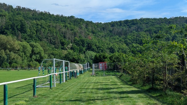 Die Holztribüne wurde 2025 abgerissen.