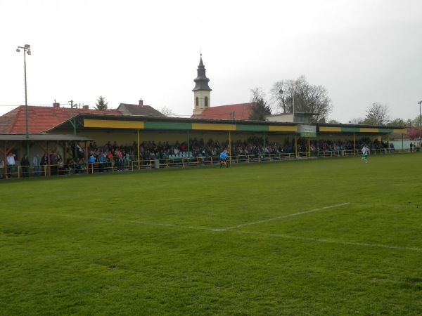 Futbalové ihrisko Topoľníky - Topoľníky