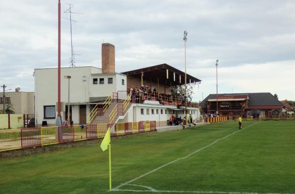 Futbalový štadión ŠK Veľké Úľany - Veľké Uľany
