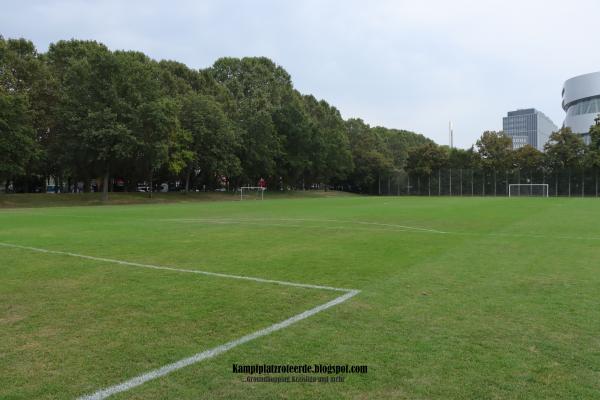 Bezirkssportanlage NeckarPark - Mercedesstraße Platz 5 - Stuttgart-Bad Cannstatt