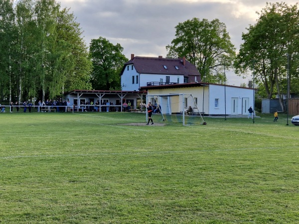 Sportplatz am Bahnhof - Sundhagen-Miltzow