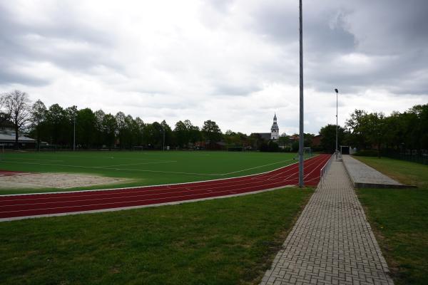 Schulsportplatz - Hopsten