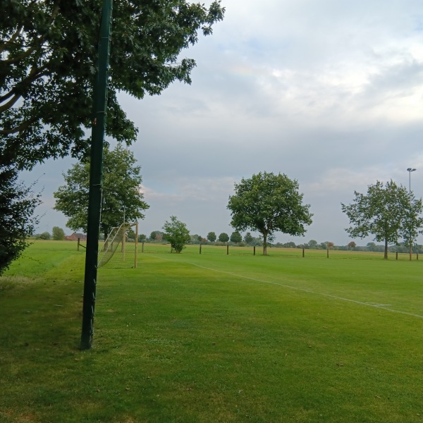 Rhein-Lander-Stadion Nebenplatz - Rees-Bienen