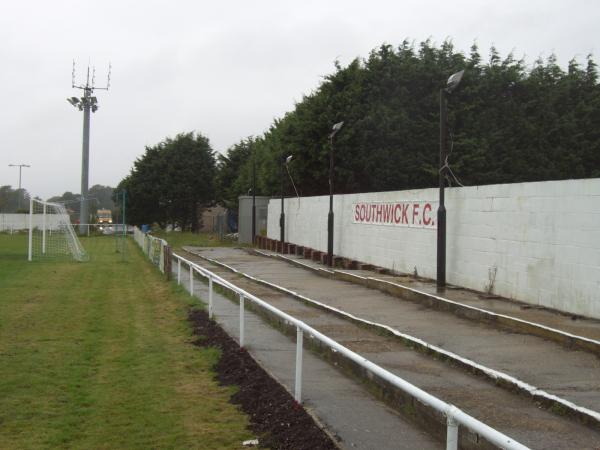 Old Barn Way - Brighton & Hove-Southwick, East Sussex