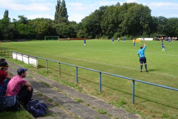 Sportanlage an der Kanalbrücke - Hannover-Vahrenheide