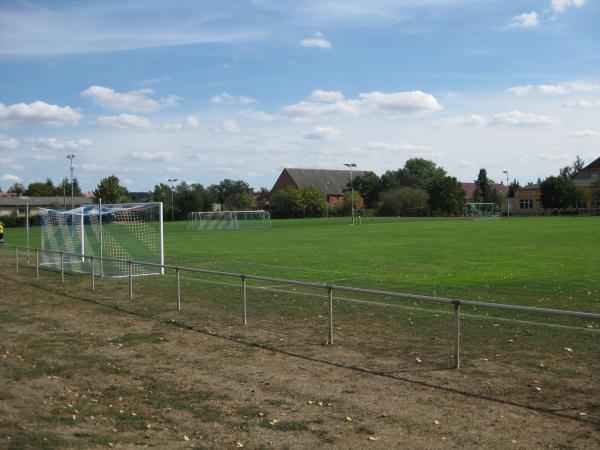 Sportplatz am Alten Kanal - Burg bei Magdeburg-Niegripp