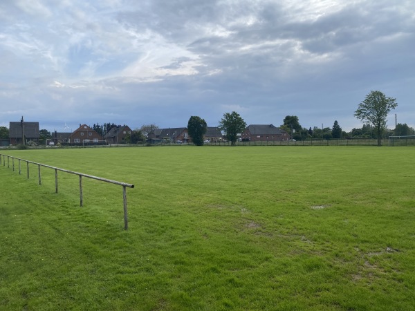 Paradiesstadion Nebenplatz 1 - Rees-Mehr