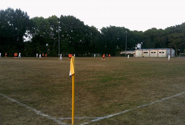 Sportanlage Schulstraße B-Platz - Nützen