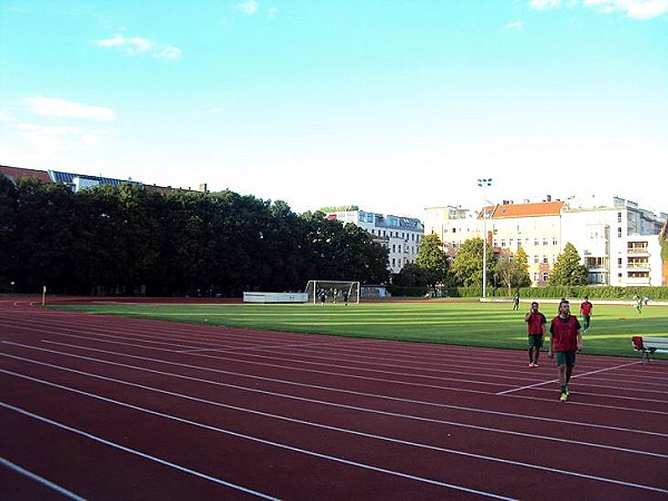 Friedrich-Ludwig-Jahn-Sportpark Kleines Stadion - Berlin-Prenzlauer Berg