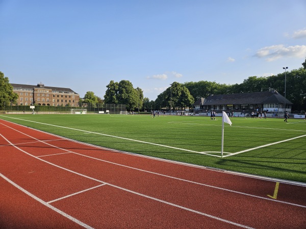 Edelstahlkampfbahn der Bezirkssportanlage Stahldorf - Krefeld-Stahldorf