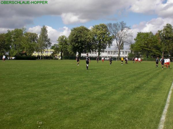 Sportplatz an der Schule - Behrenhoff