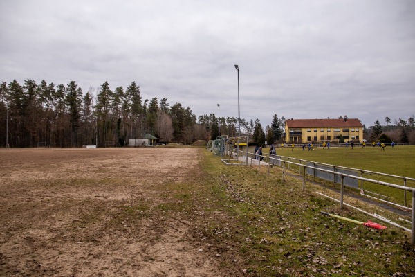 Kurt-Ströbel-Waldkampfbahn Nebenplatz - Zirndorf-Weiherhof