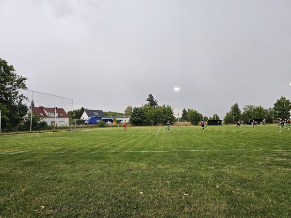Kastanienstadion Nebenplatz - Tauche-Lindenberg