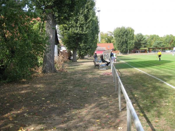 Sportplatz am Alten Kanal - Burg bei Magdeburg-Niegripp