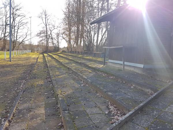 Sportplatz an der B49 - Mücke-Flensungen