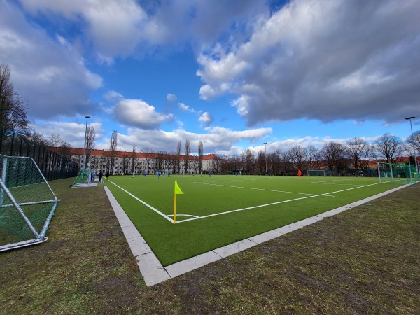 Friedrich-Ebert-Stadion Nebenplatz 2 - Berlin-Tempelhof